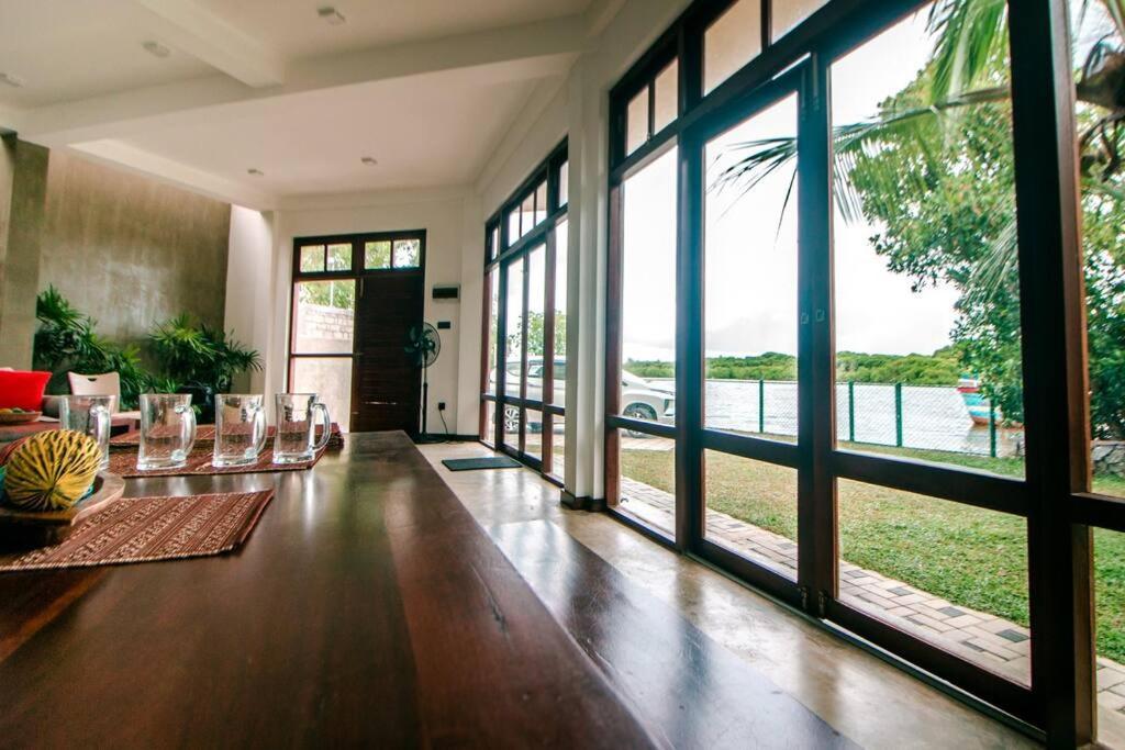 Aurora Lagoon Front Негомбо Екстериор снимка